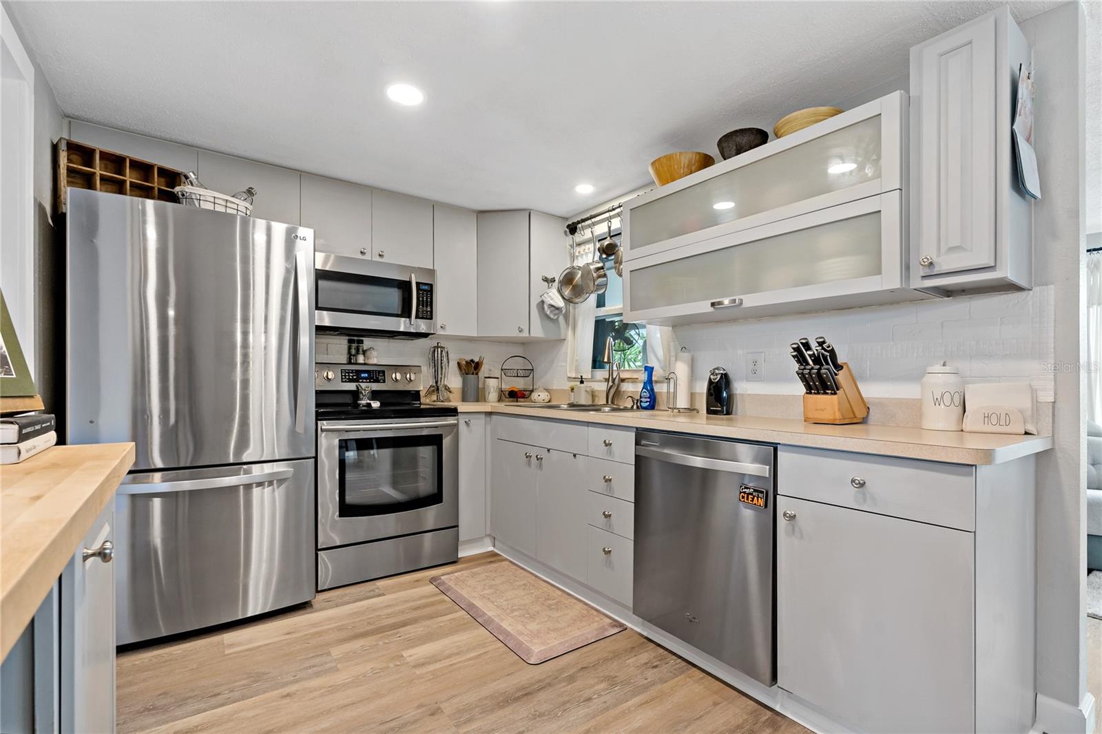 Image 9 of 37 For 7909 Canna Drive