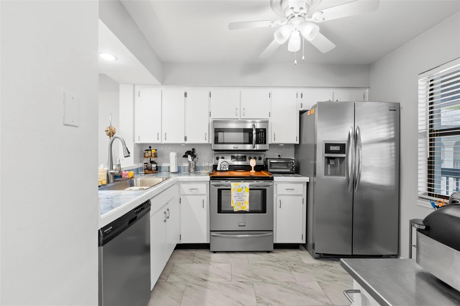 Image 9 of 41 For 3399 Mermoor Drive 301