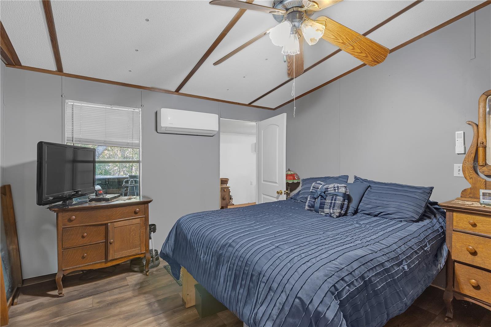 Listing photo id 10 for 4748 Merlin Circle