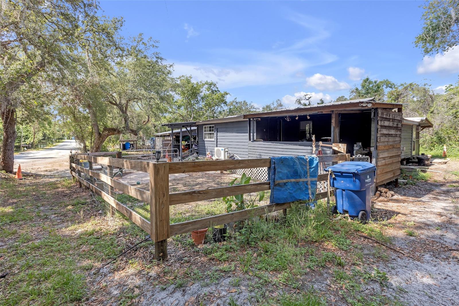 Listing photo id 15 for 4748 Merlin Circle