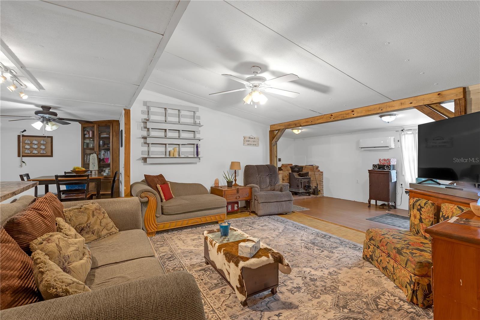 Listing photo id 4 for 4748 Merlin Circle