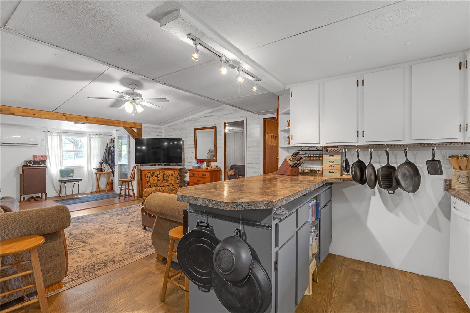 Listing photo id 5 for 4748 Merlin Circle