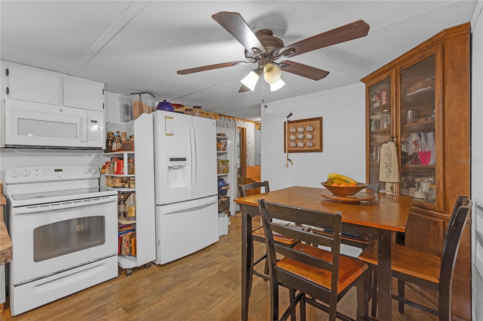 Listing photo id 7 for 4748 Merlin Circle