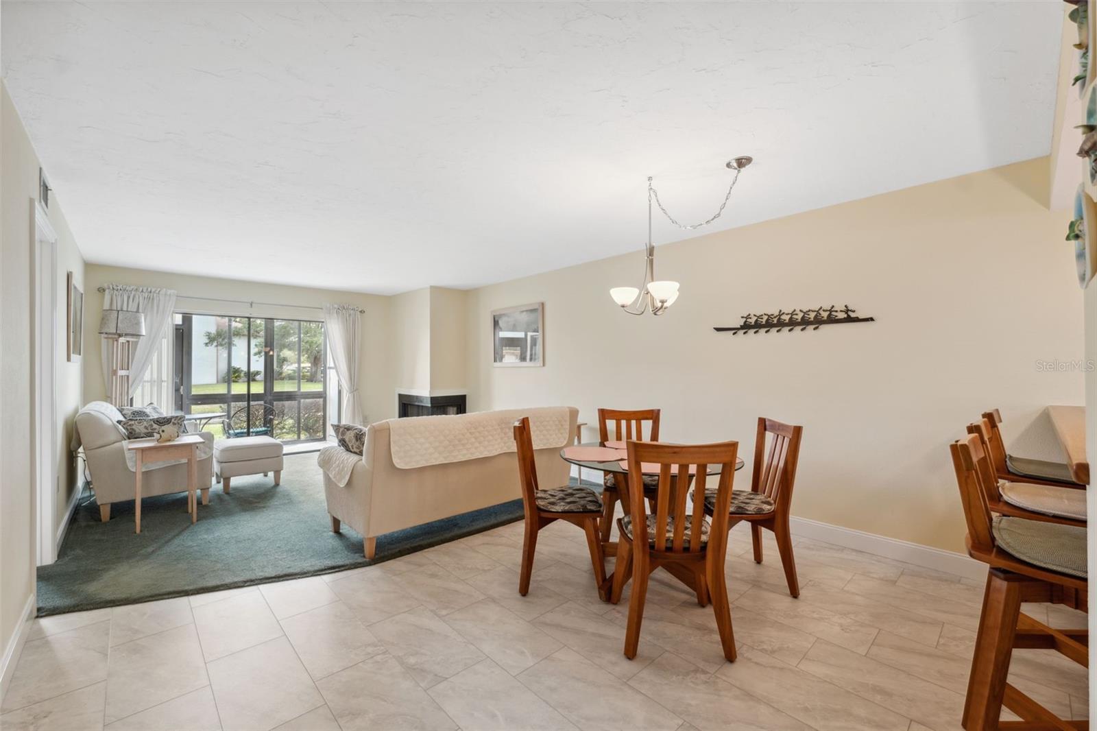 Listing photo id 9 for 143 Lakeside Drive 143