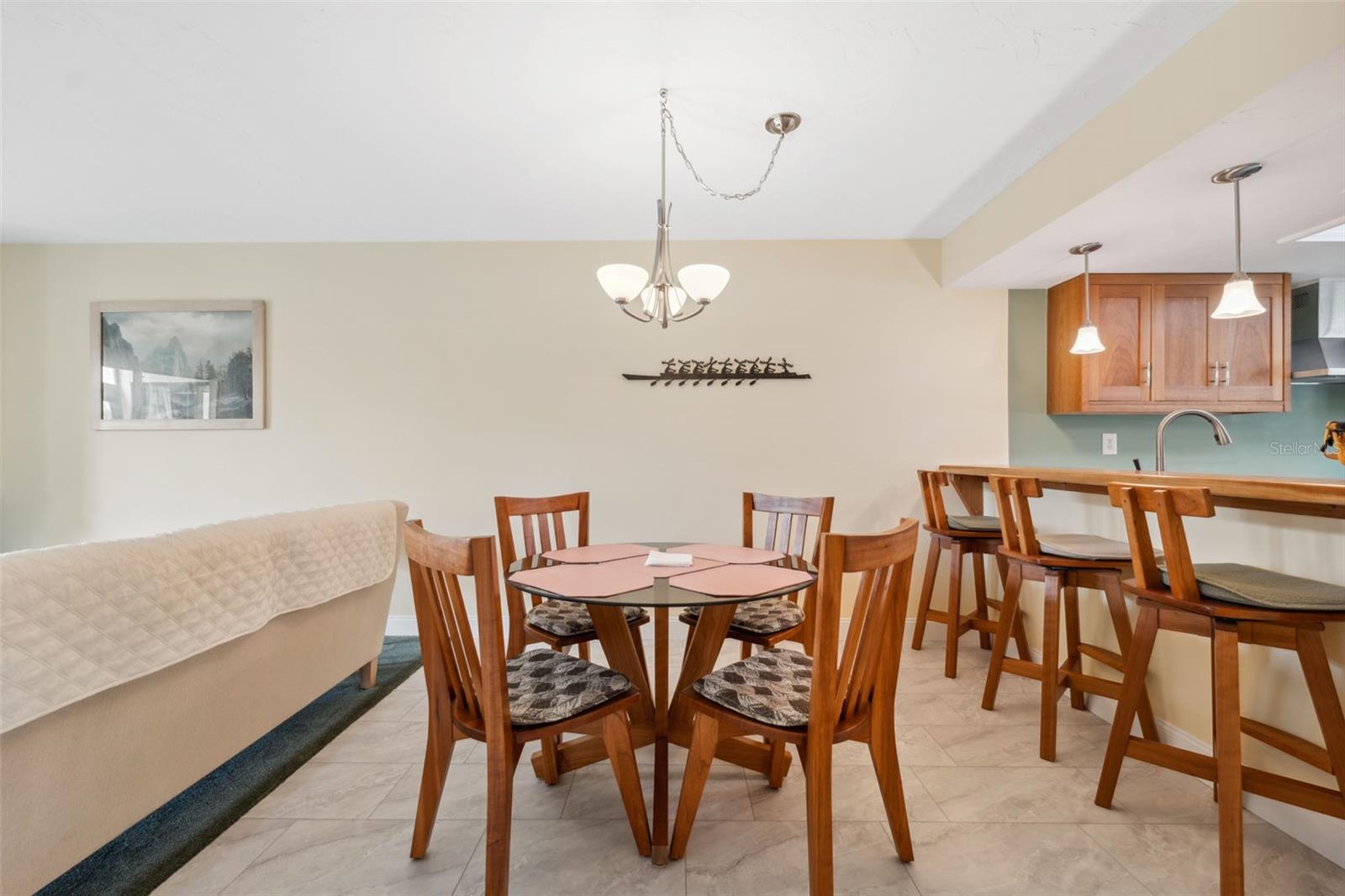 Listing photo id 10 for 143 Lakeside Drive 143