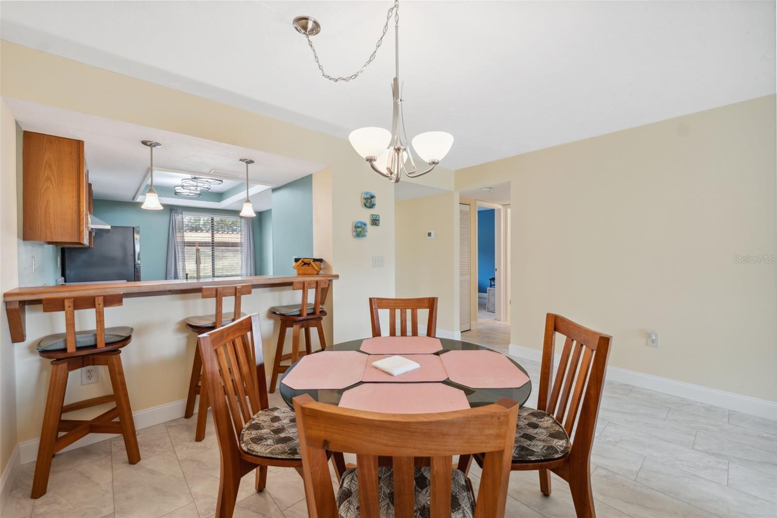 Listing photo id 11 for 143 Lakeside Drive 143