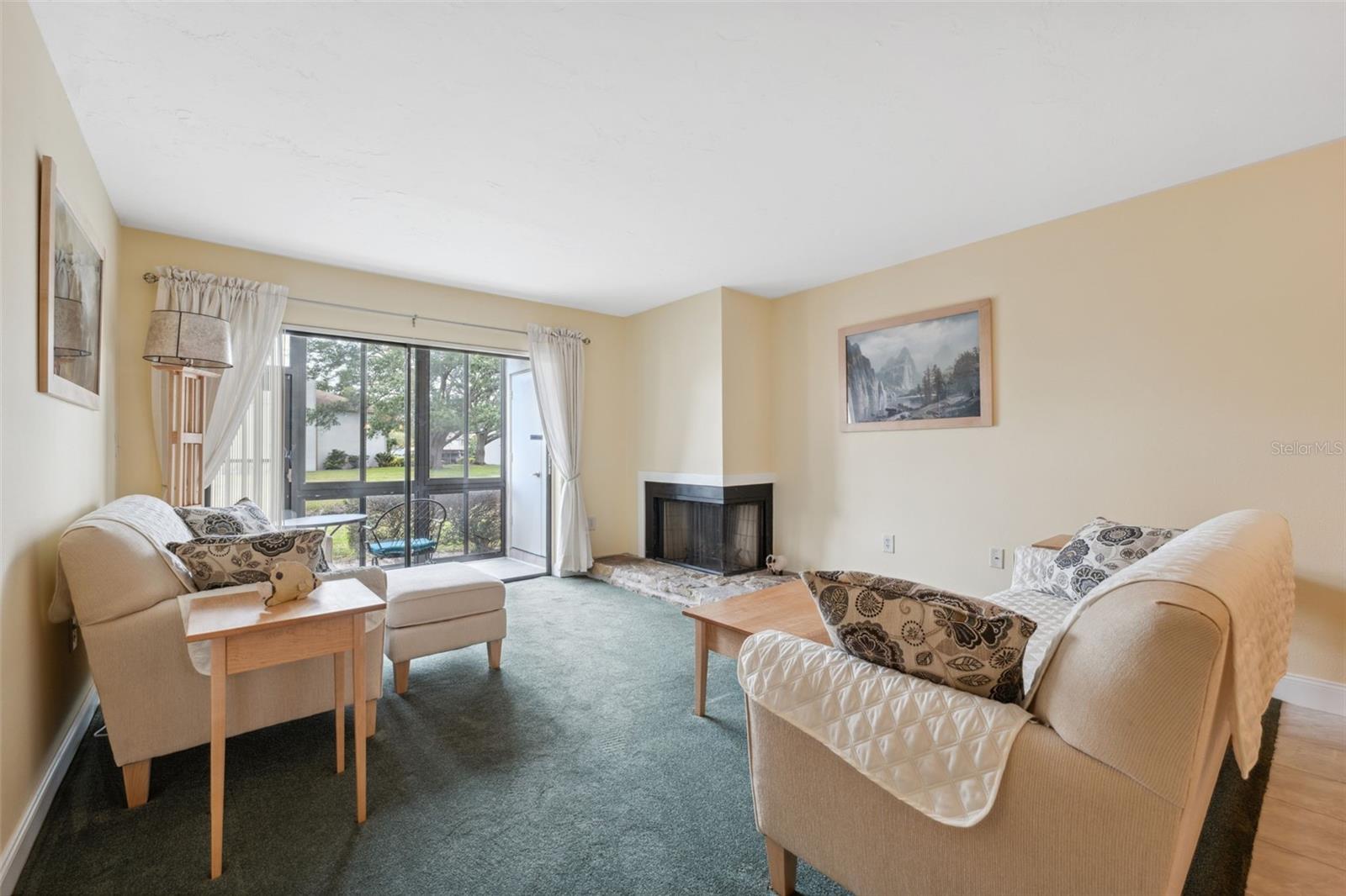 Listing photo id 12 for 143 Lakeside Drive 143