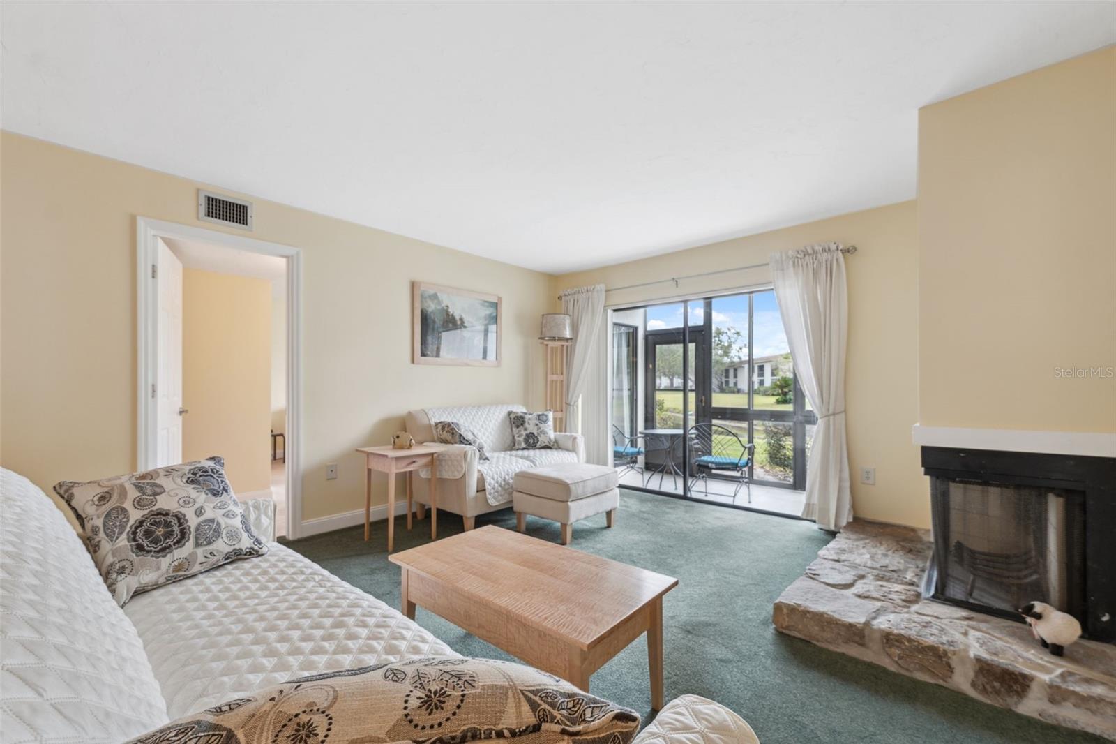 Listing photo id 13 for 143 Lakeside Drive 143