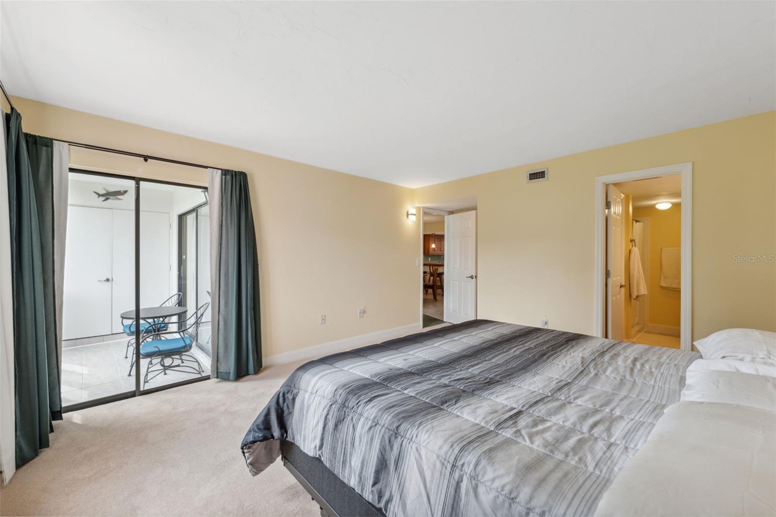 Listing photo id 18 for 143 Lakeside Drive 143