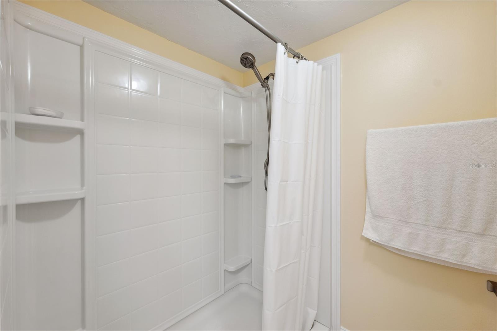Listing photo id 20 for 143 Lakeside Drive 143