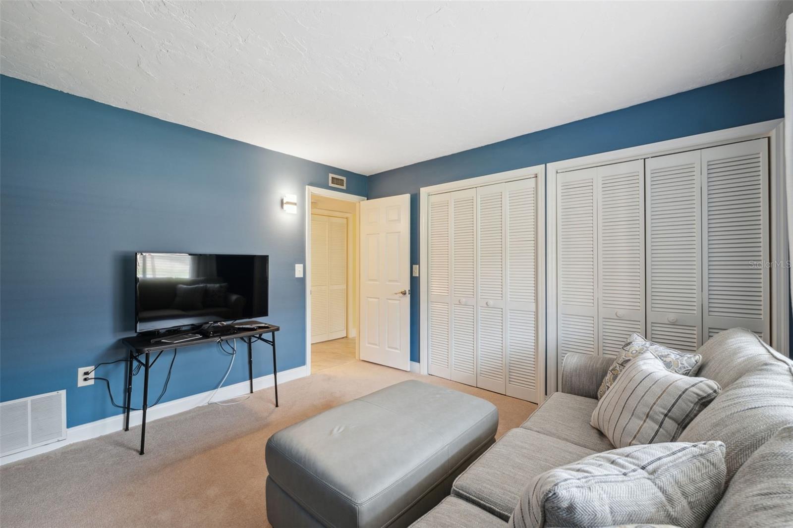 Listing photo id 22 for 143 Lakeside Drive 143