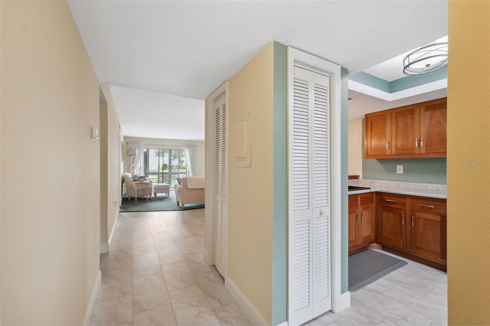 Listing photo id 2 for 143 Lakeside Drive 143
