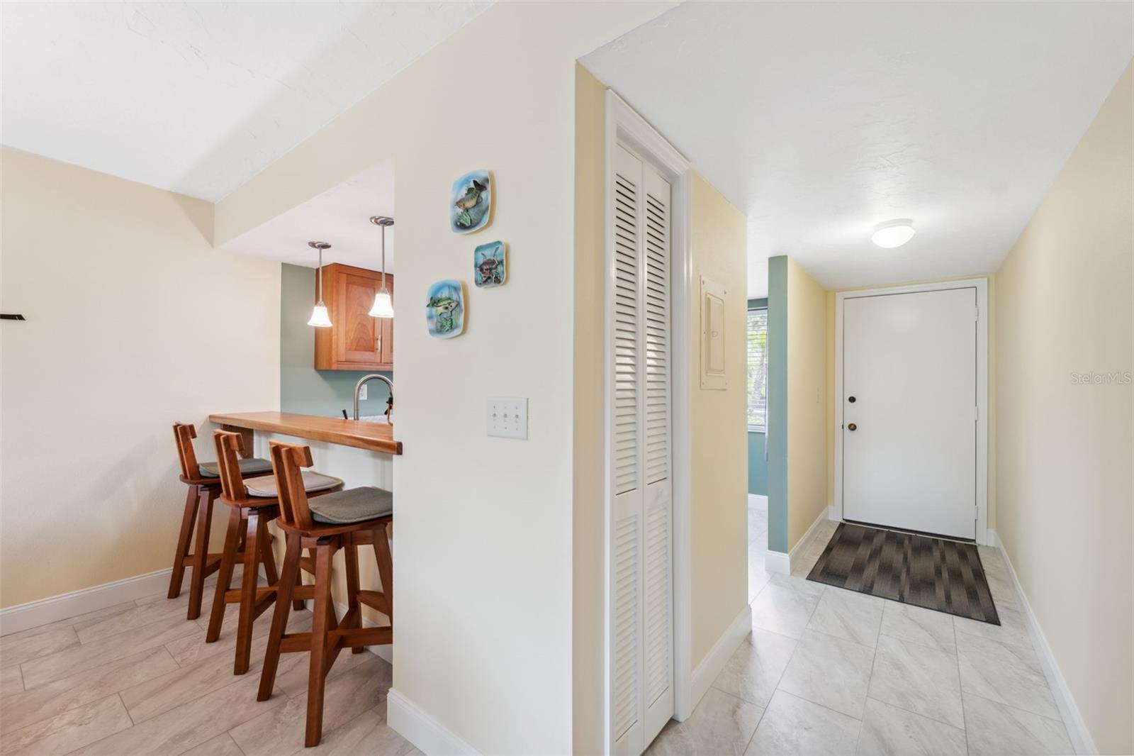 Listing photo id 3 for 143 Lakeside Drive 143
