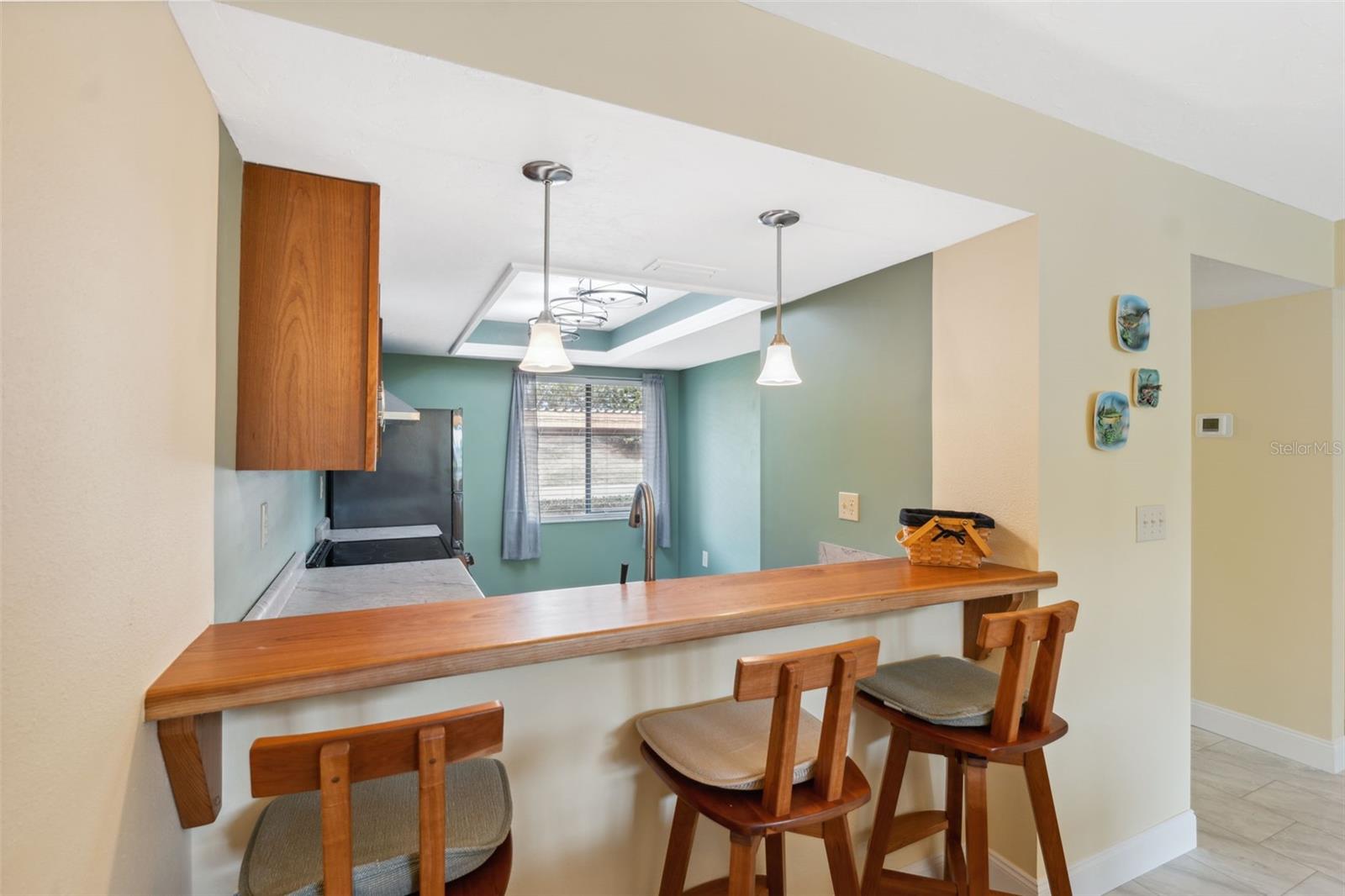 Listing photo id 4 for 143 Lakeside Drive 143