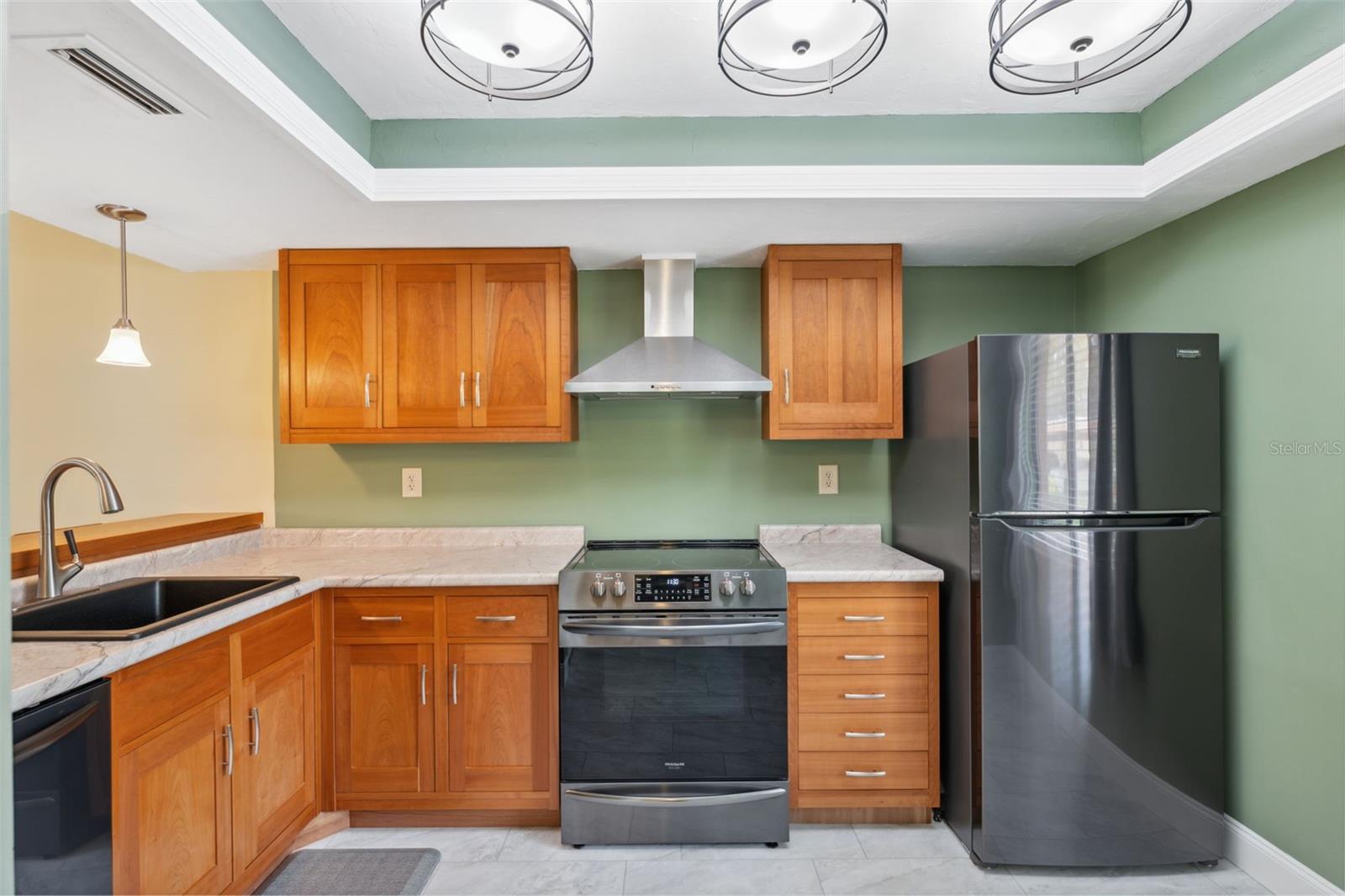 Listing photo id 5 for 143 Lakeside Drive 143
