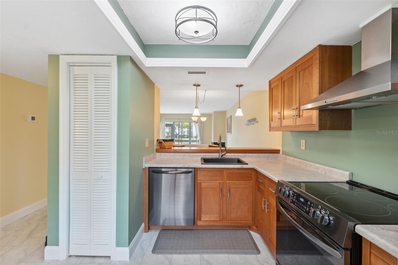 Listing photo id 7 for 143 Lakeside Drive 143