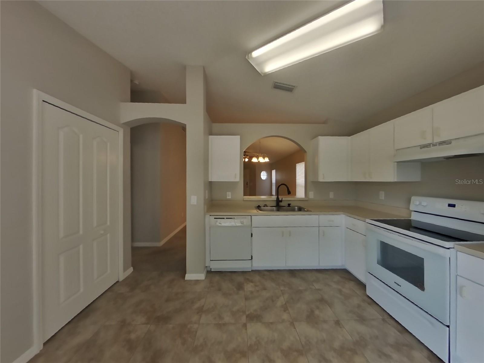 Image 4 of 15 For 1404 Marsh Wood Drive