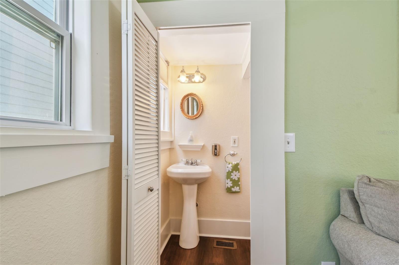 Image 25 of 78 For 834 26th Avenue N