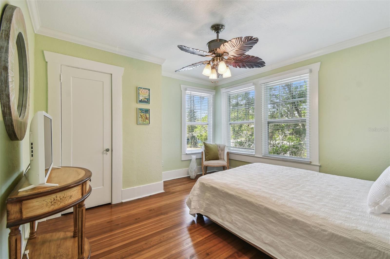 Image 40 of 78 For 834 26th Avenue N