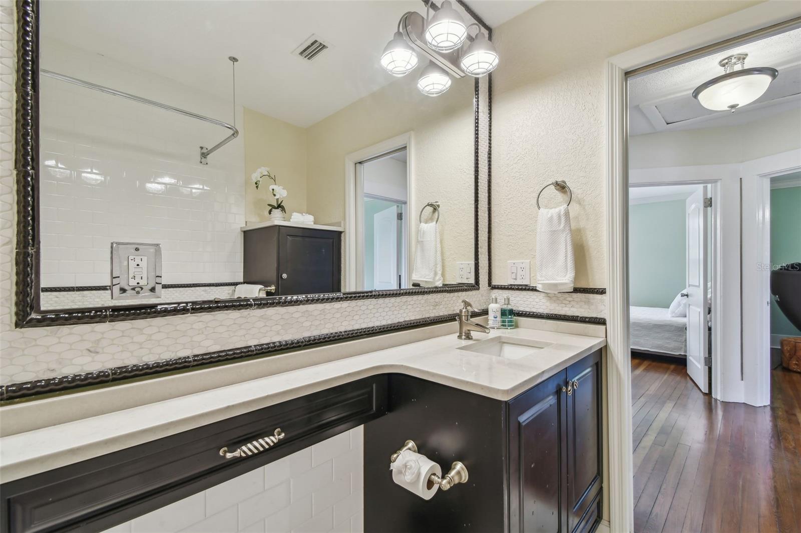 Image 43 of 78 For 834 26th Avenue N