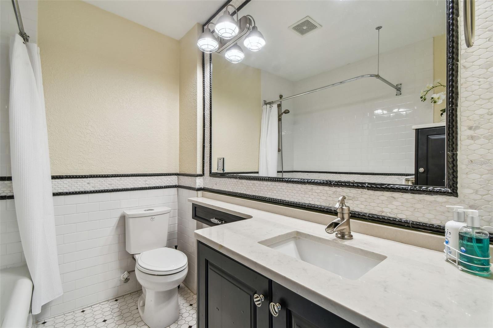 Image 45 of 78 For 834 26th Avenue N