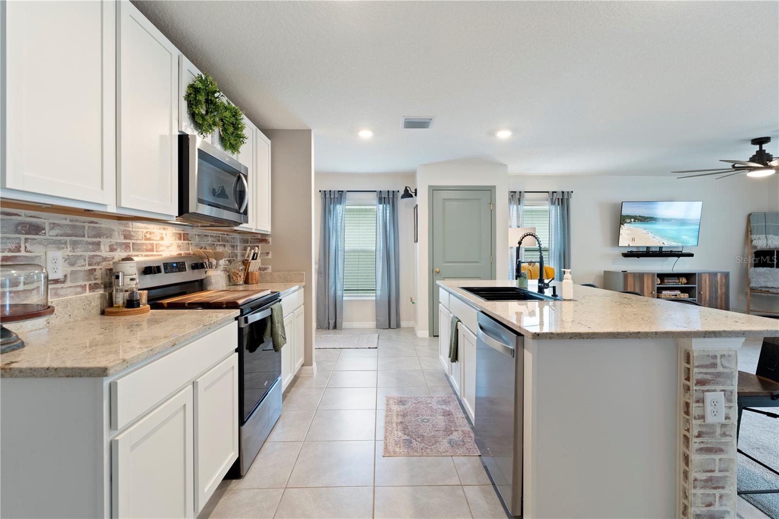 Image 12 of 38 For 13734 Whiskey Daisy Drive