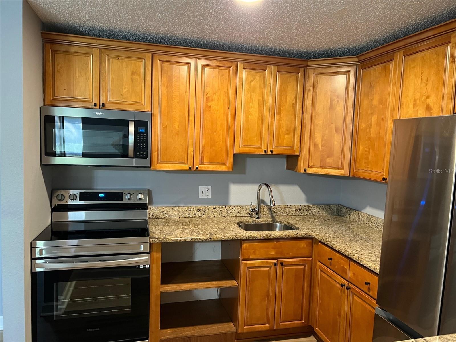 Image 4 of 25 For 6012 Laketree Lane A