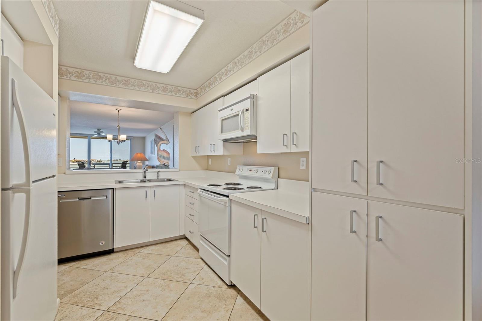 Image 10 of 38 For 6105 Bahia Del Mar Circle 683