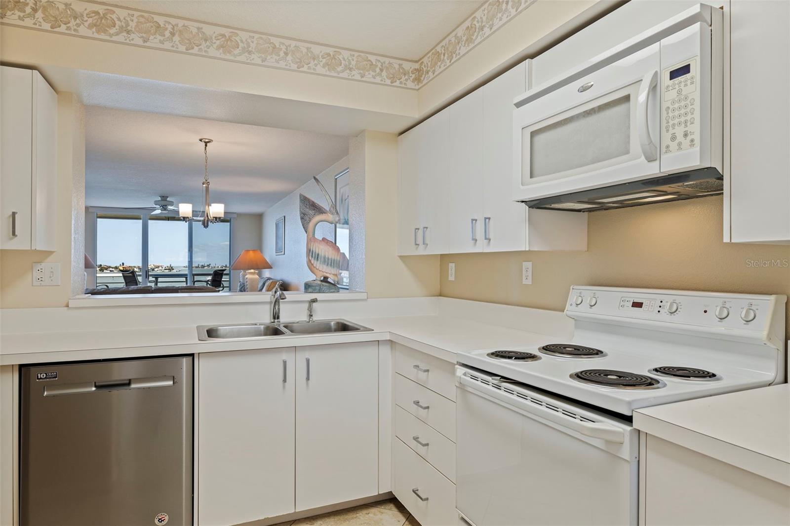 Image 11 of 38 For 6105 Bahia Del Mar Circle 683