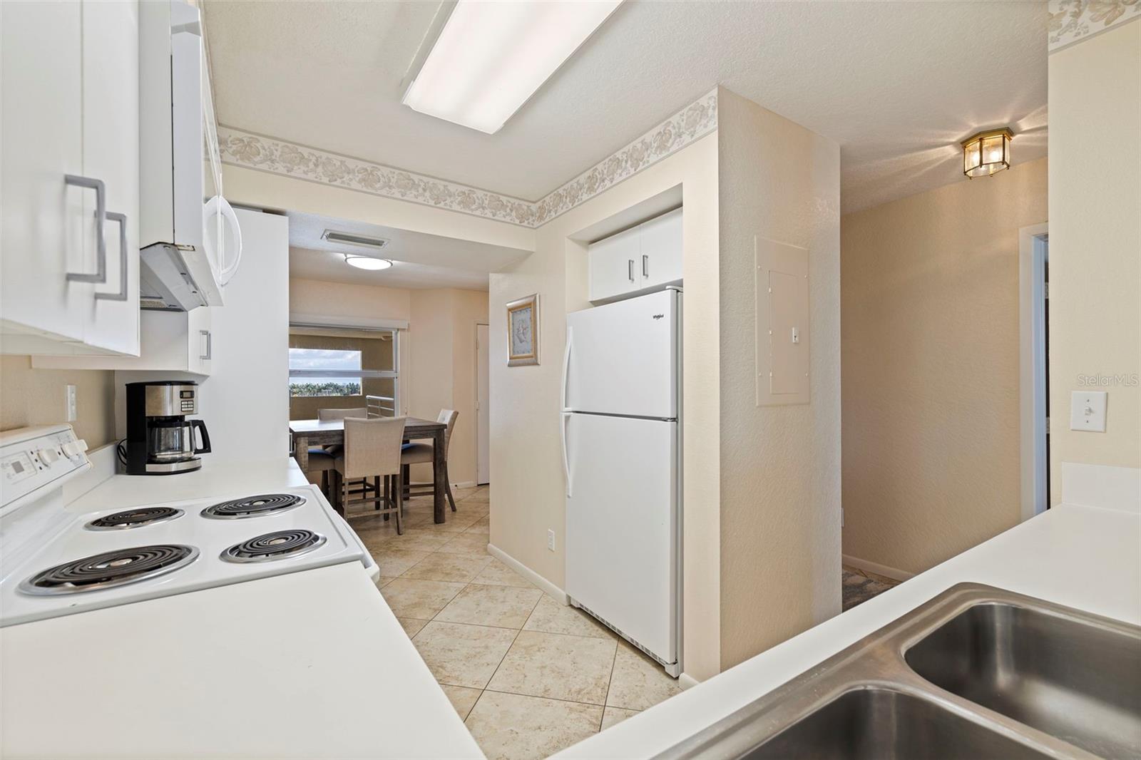 Image 12 of 38 For 6105 Bahia Del Mar Circle 683
