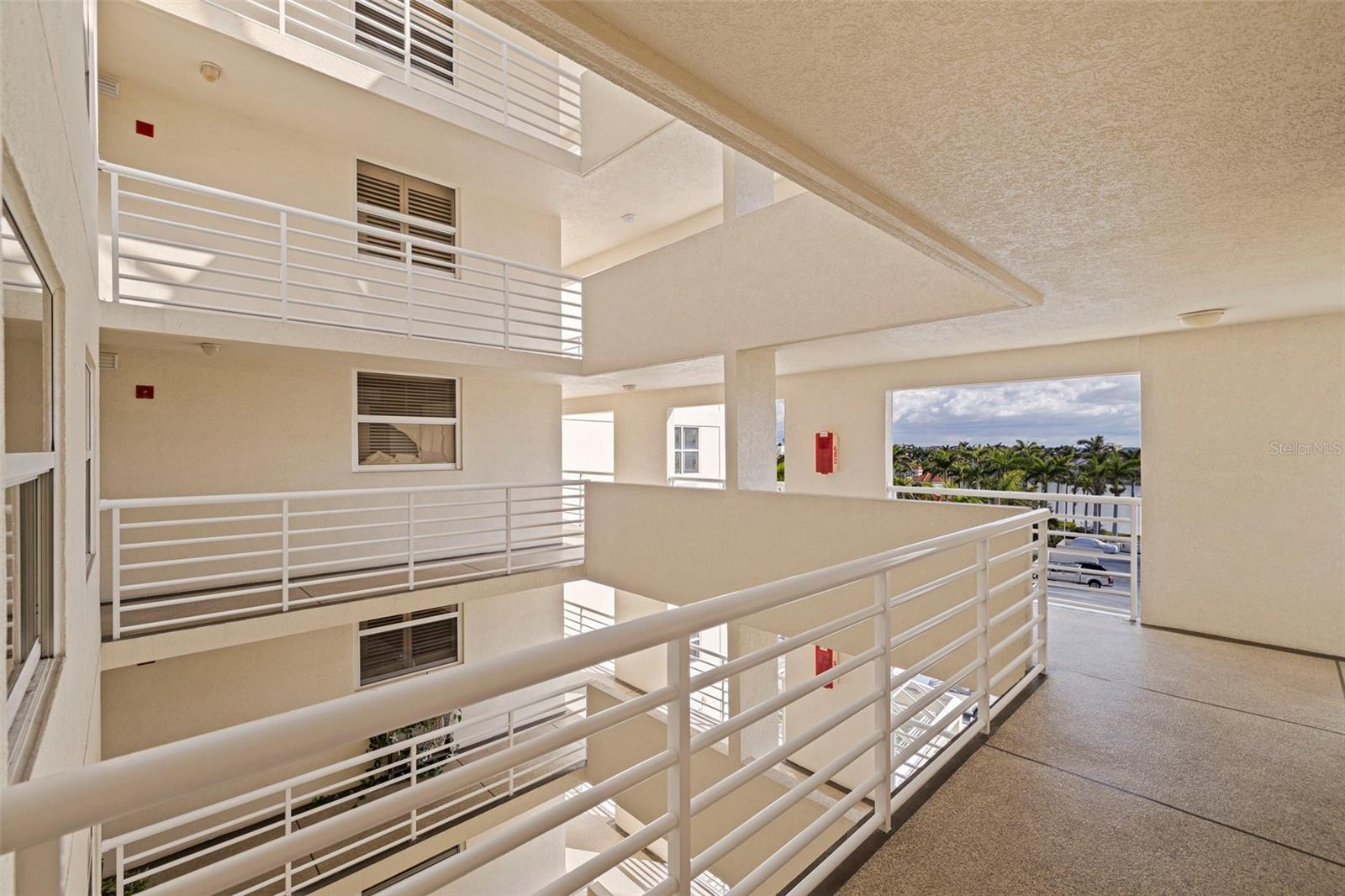 Image 26 of 38 For 6105 Bahia Del Mar Circle 683