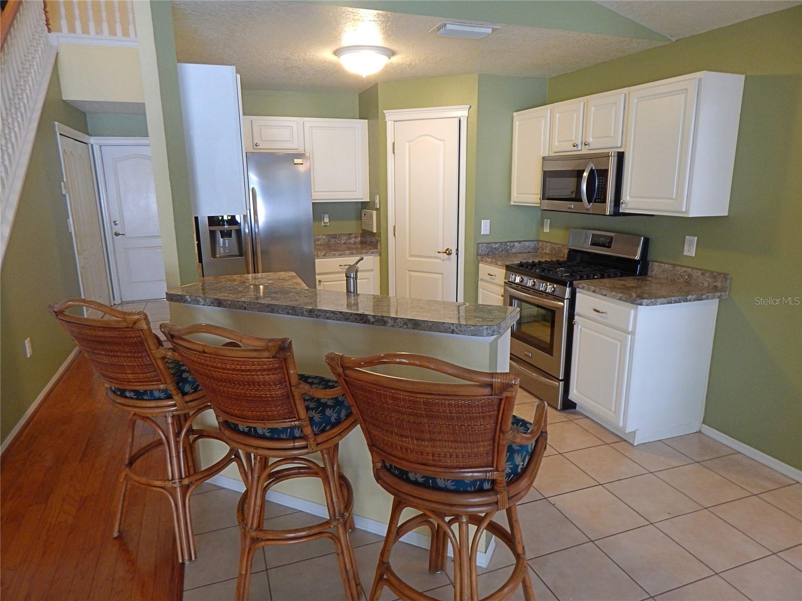 Image 4 of 28 For 5869 Meadowpark Place