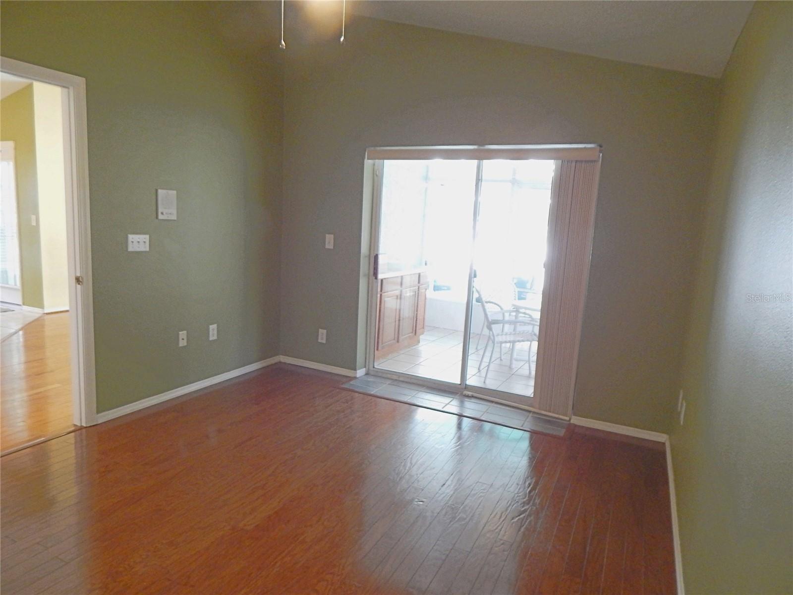 Image 9 of 28 For 5869 Meadowpark Place