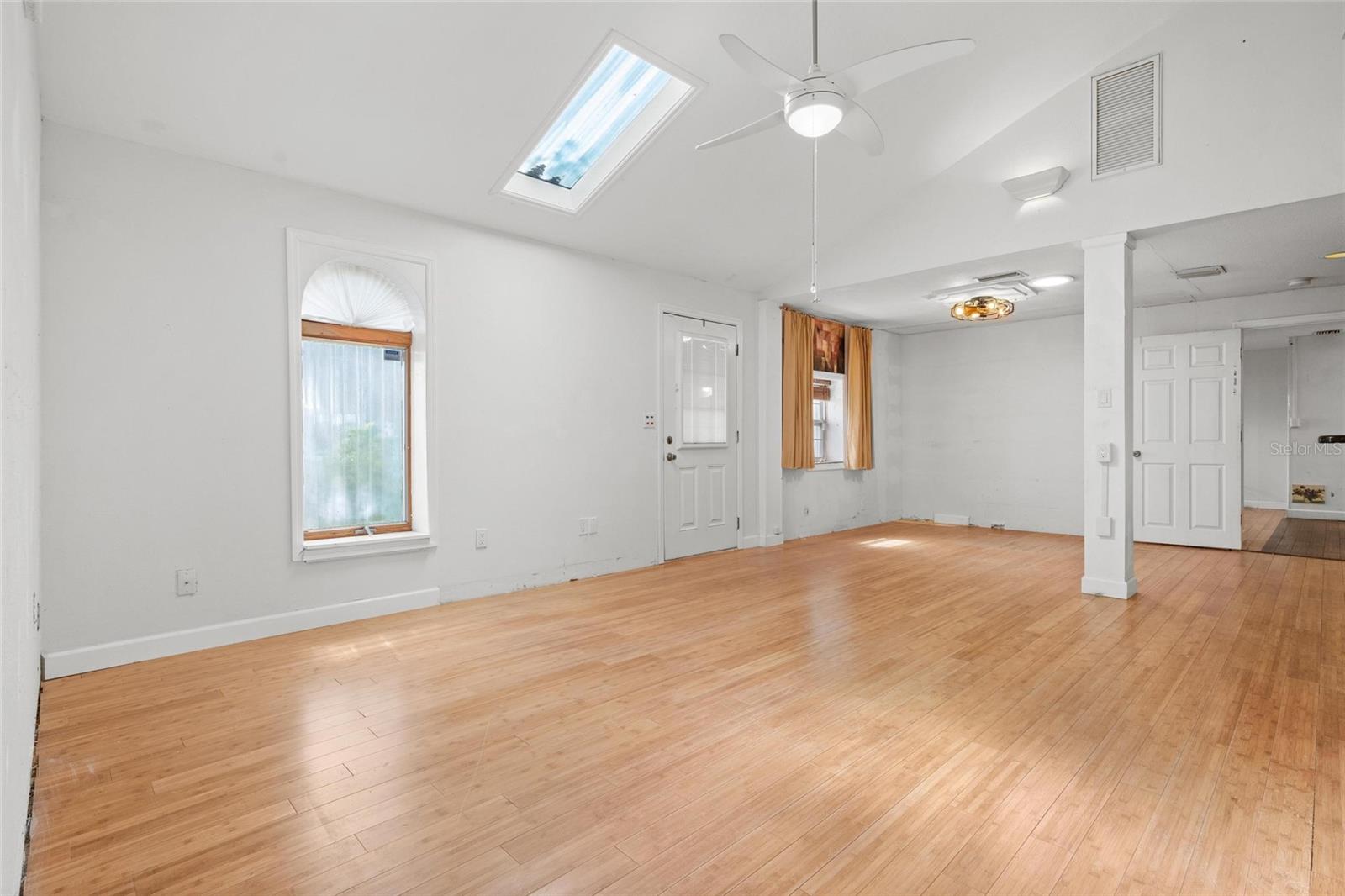 Image 19 of 34 For 1021 15th Street