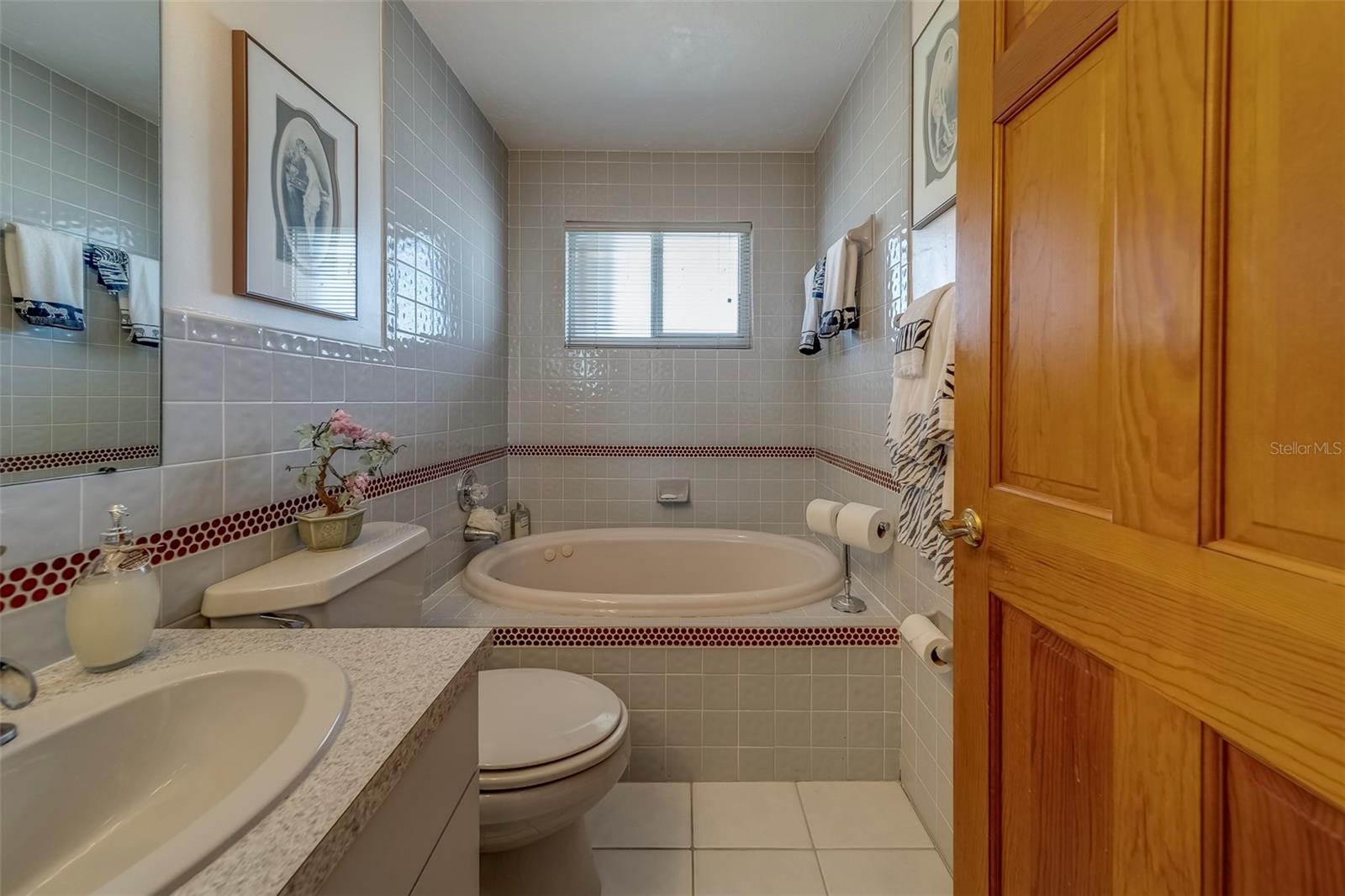 Image 60 of 86 For 17606 Lee Avenue