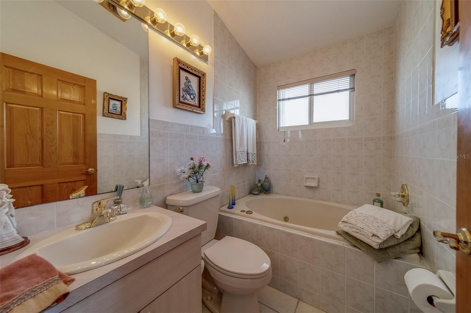 Image 76 of 86 For 17606 Lee Avenue
