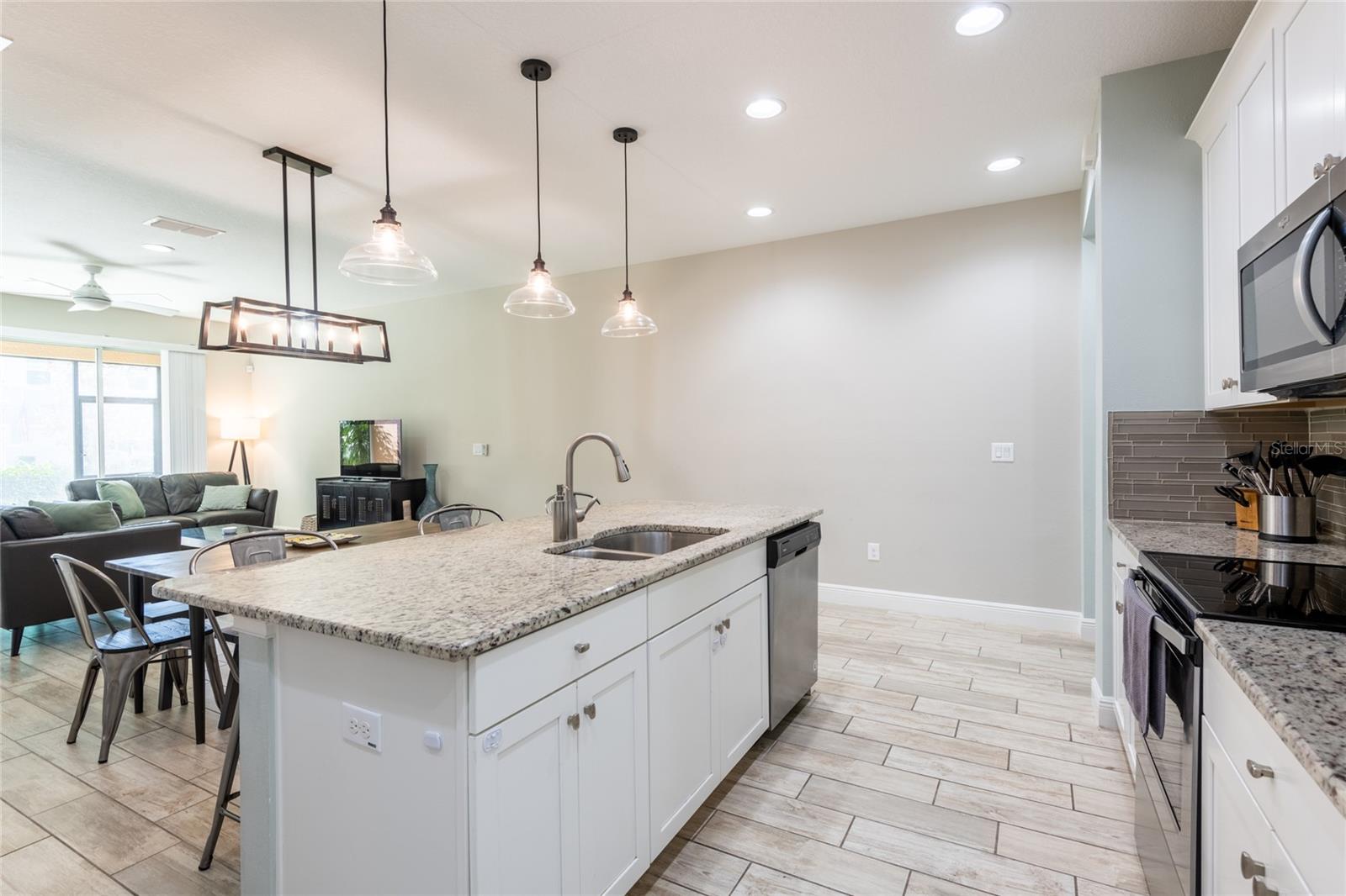 Listing photo id 8 for 17847 Althea Blue Place