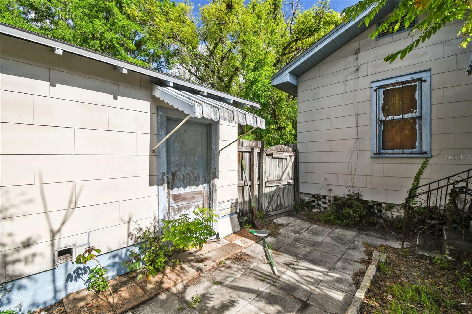 Image 12 of 90 For 702 Virginia Avenue