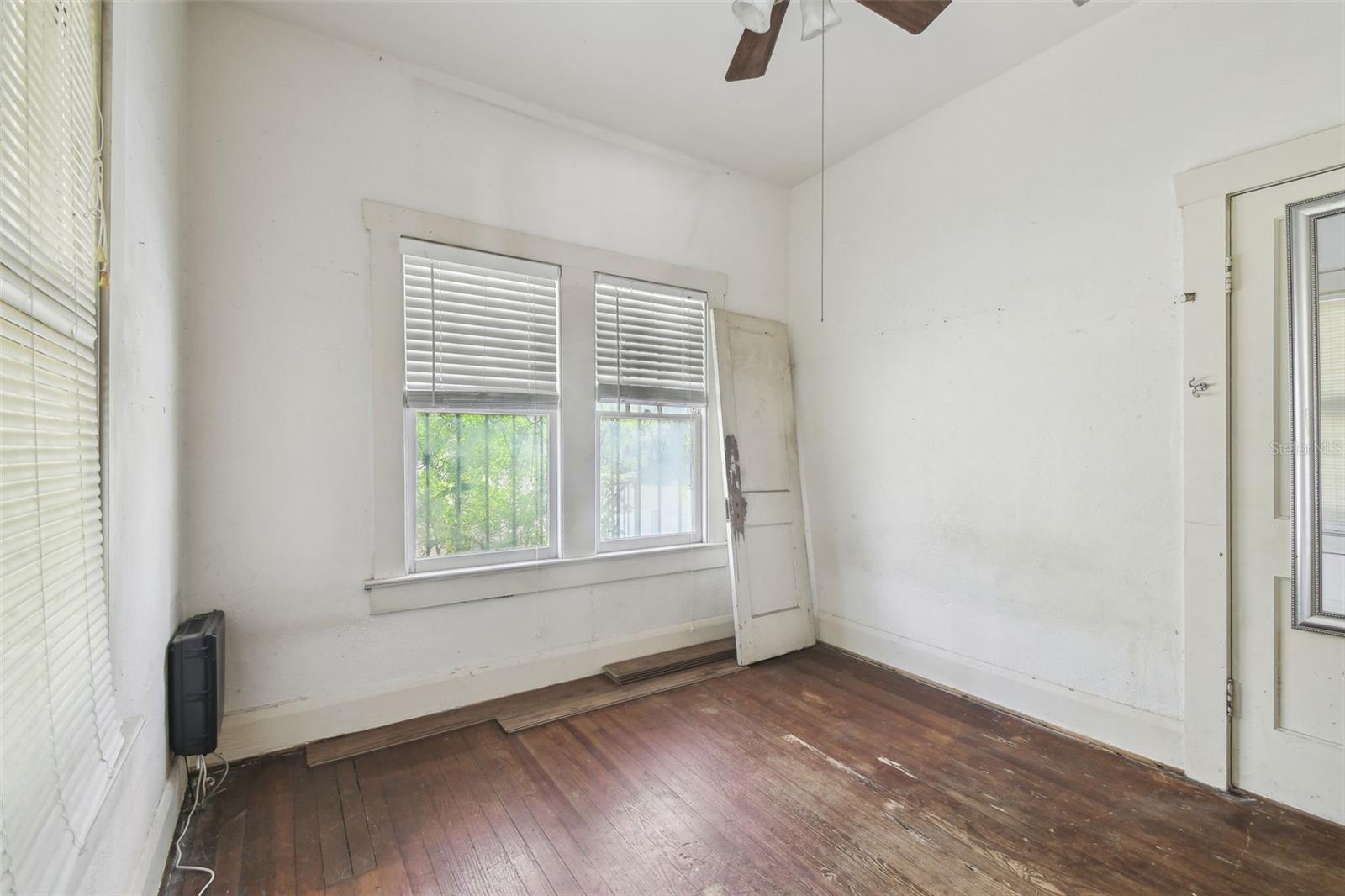 Image 30 of 90 For 702 Virginia Avenue
