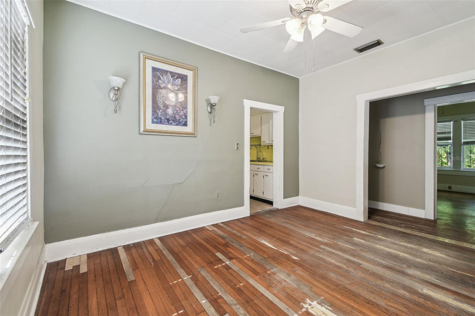 Image 31 of 90 For 702 Virginia Avenue