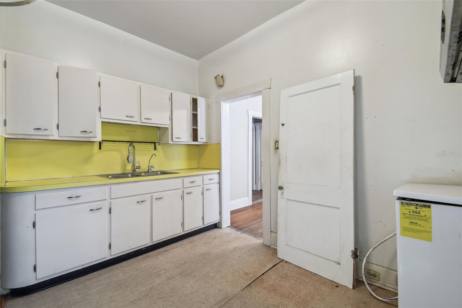 Image 48 of 90 For 702 Virginia Avenue