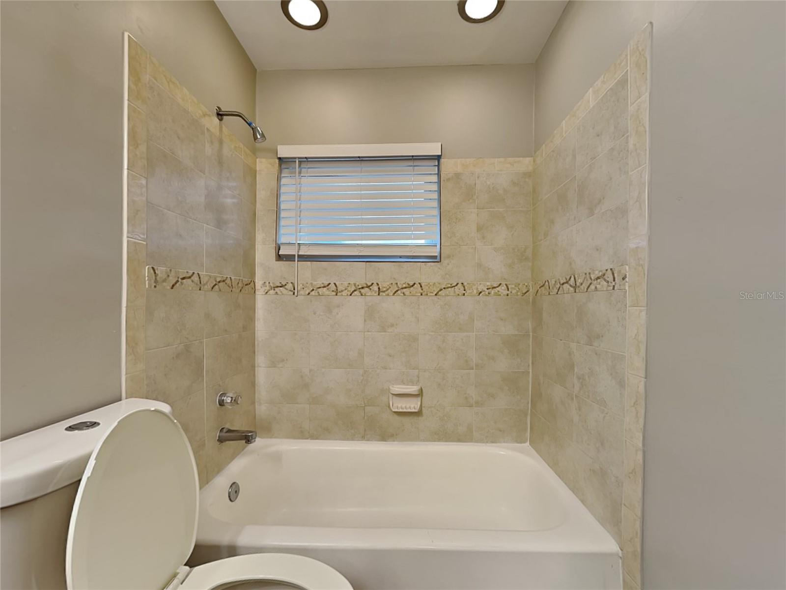 Image 17 of 18 For 2407 Devonwoode Place