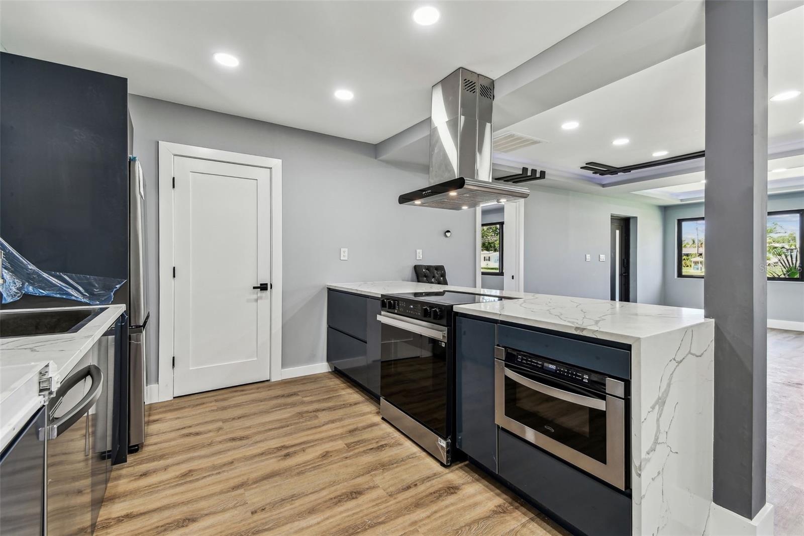 Image 21 of 71 For 400 83rd Avenue Ne