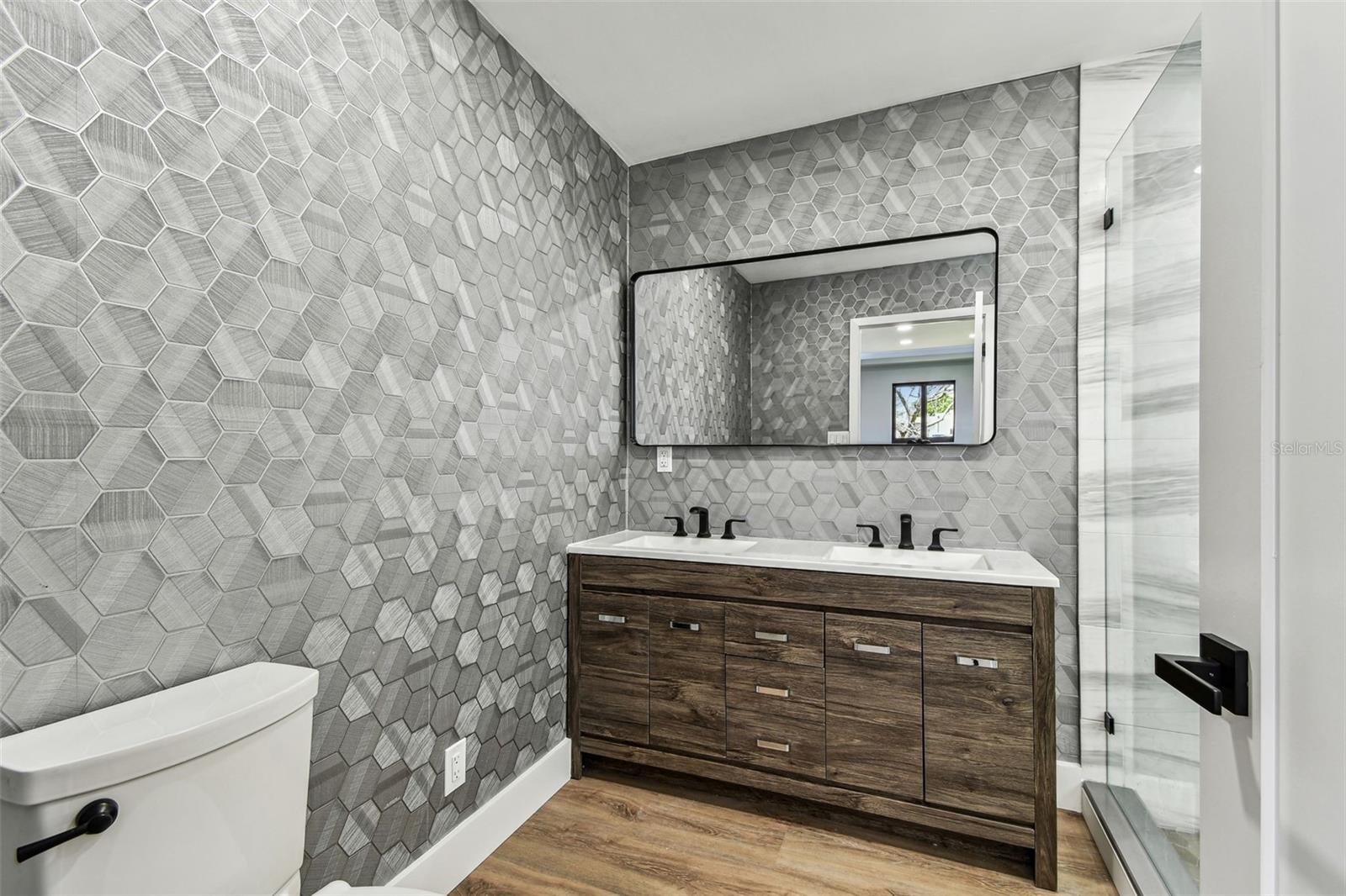 Image 39 of 71 For 400 83rd Avenue Ne