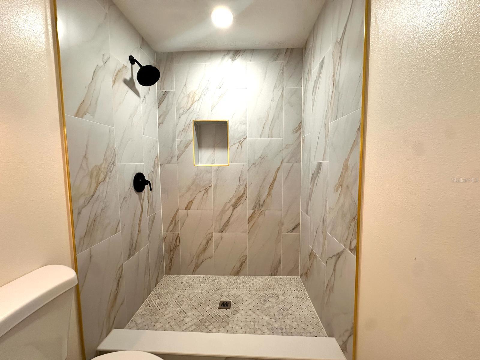 Listing photo id 17 for 733 Holly Terrace