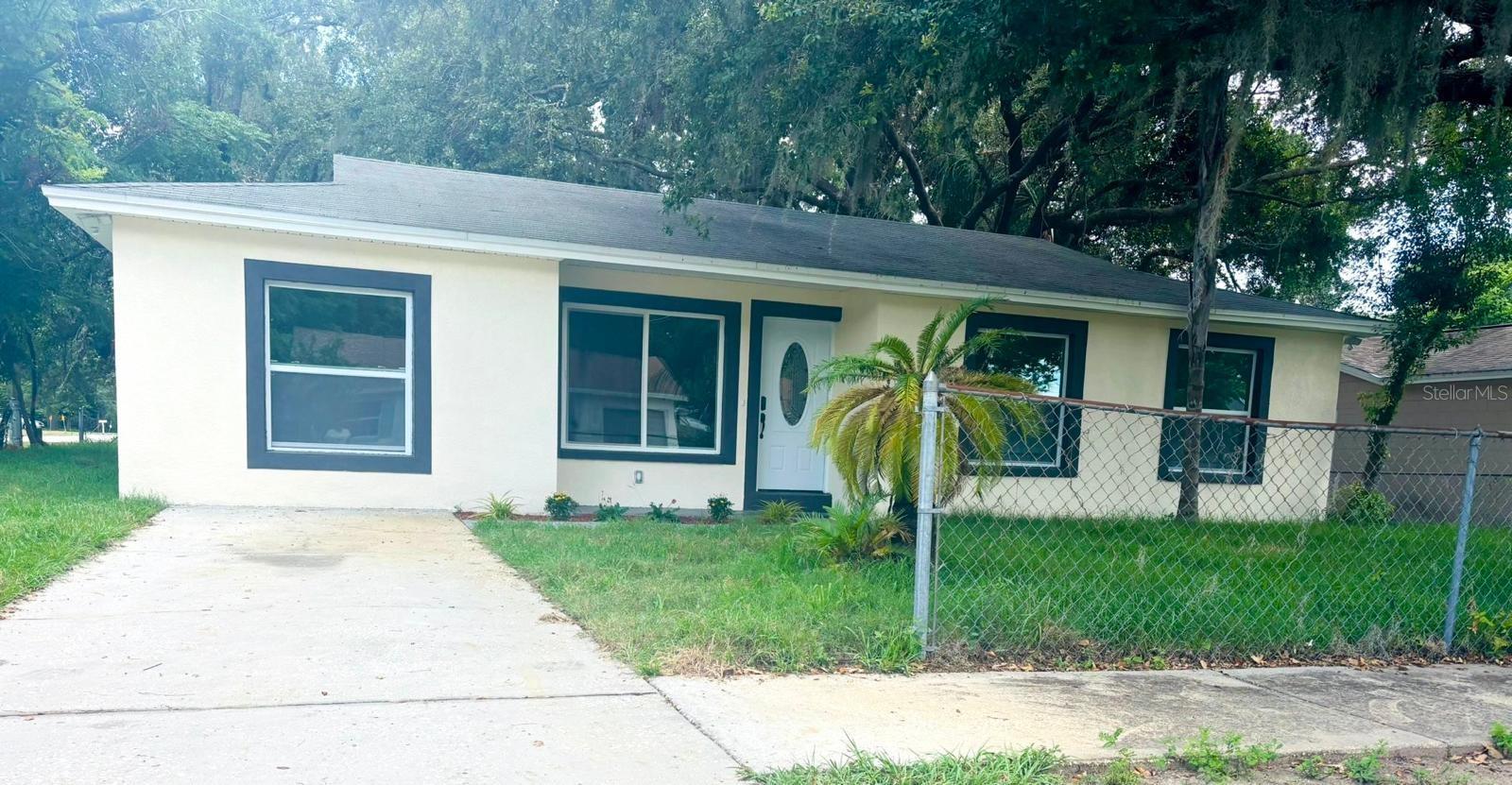 Listing photo id 0 for 733 Holly Terrace