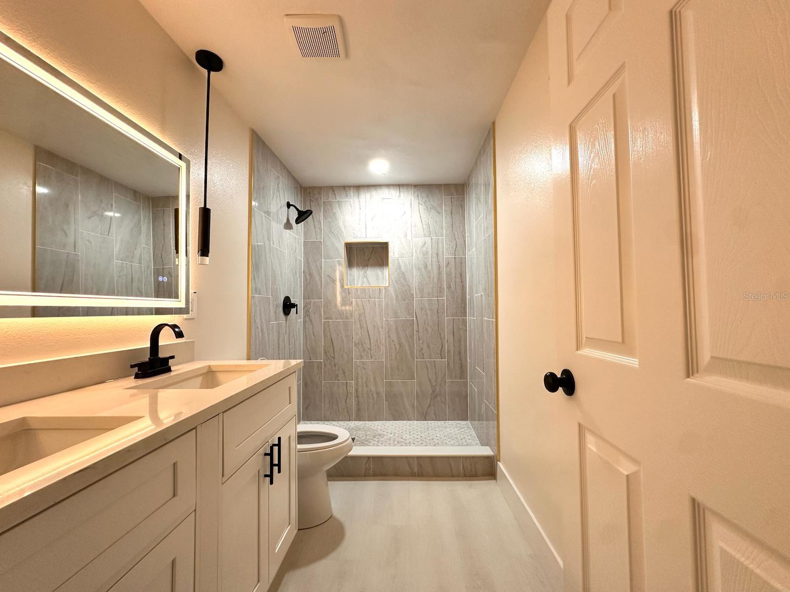 Listing photo id 19 for 733 Holly Terrace