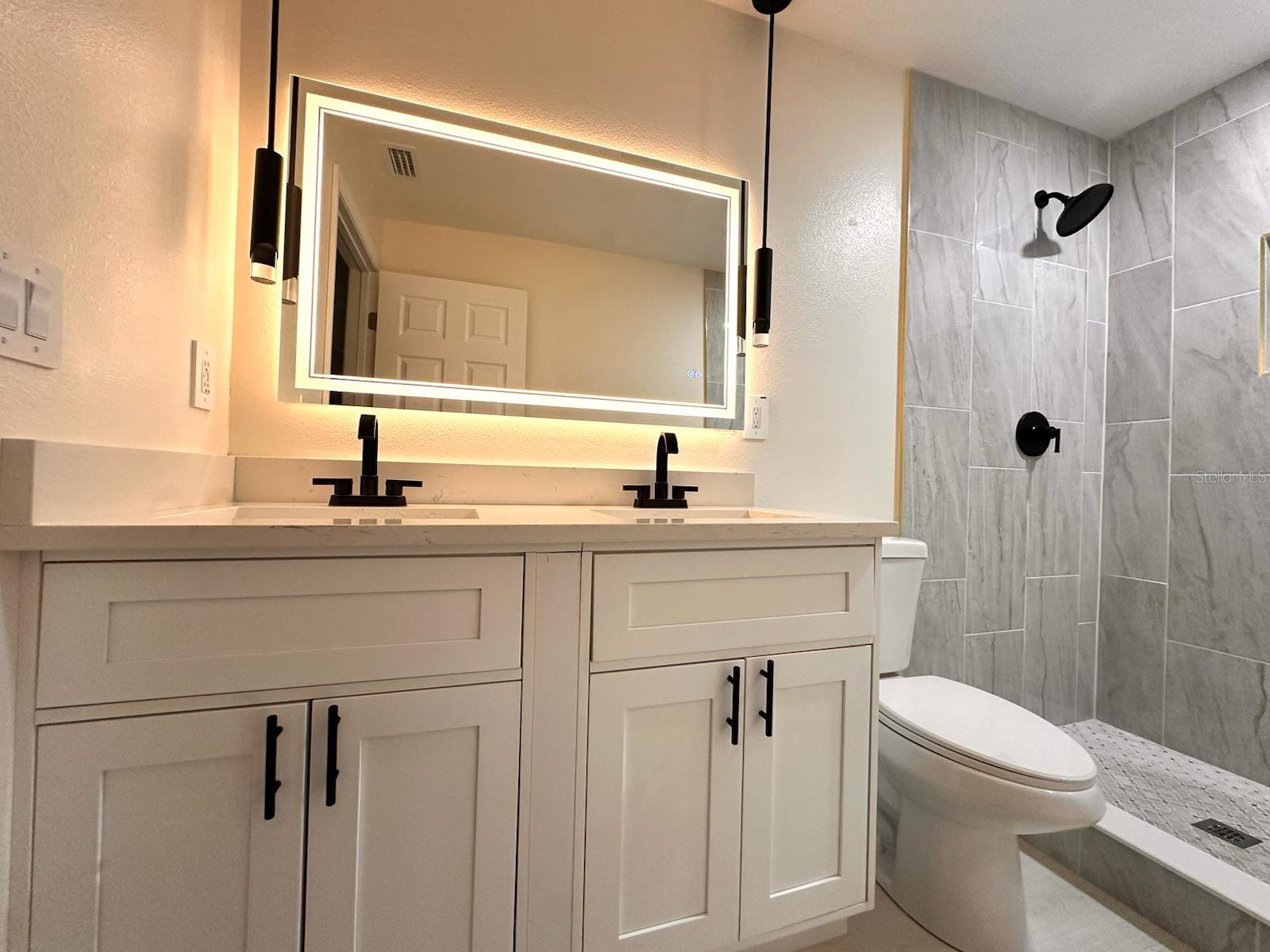 Listing photo id 20 for 733 Holly Terrace
