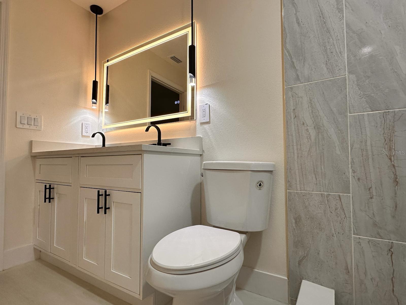 Listing photo id 21 for 733 Holly Terrace
