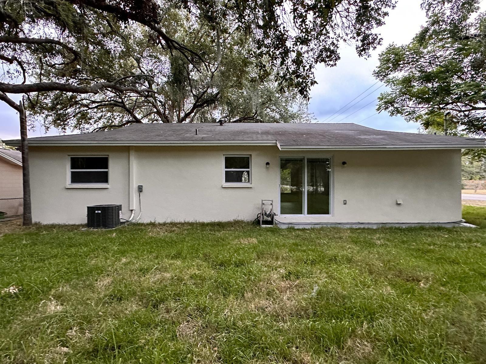 Listing photo id 27 for 733 Holly Terrace